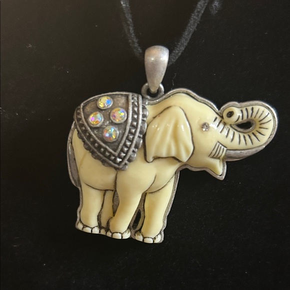 Elephant Pendant Necklace - Gold and Silver - Picture 5 of 13